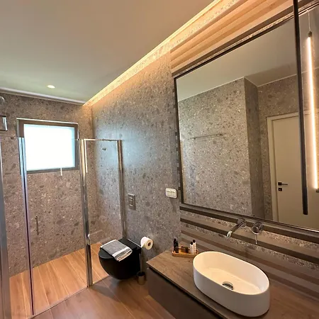 Santa Marina فندق 4*